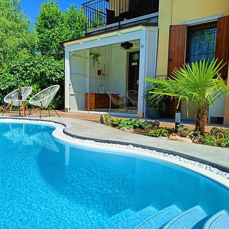 Picnic Room And Pool Castelnuovo del Garda Bagian luar foto