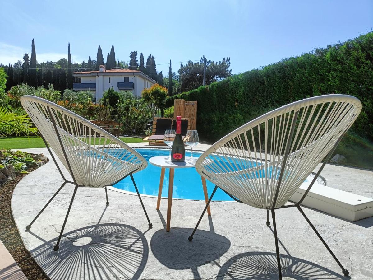 Picnic Room And Pool Castelnuovo del Garda Bagian luar foto