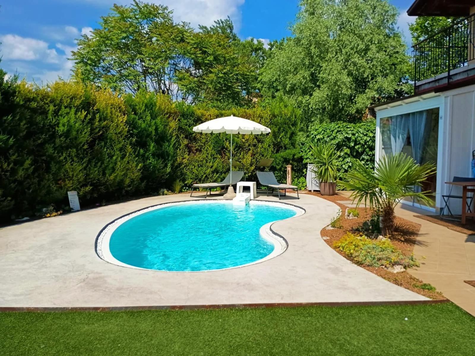 Picnic Room And Pool Castelnuovo del Garda Bagian luar foto
