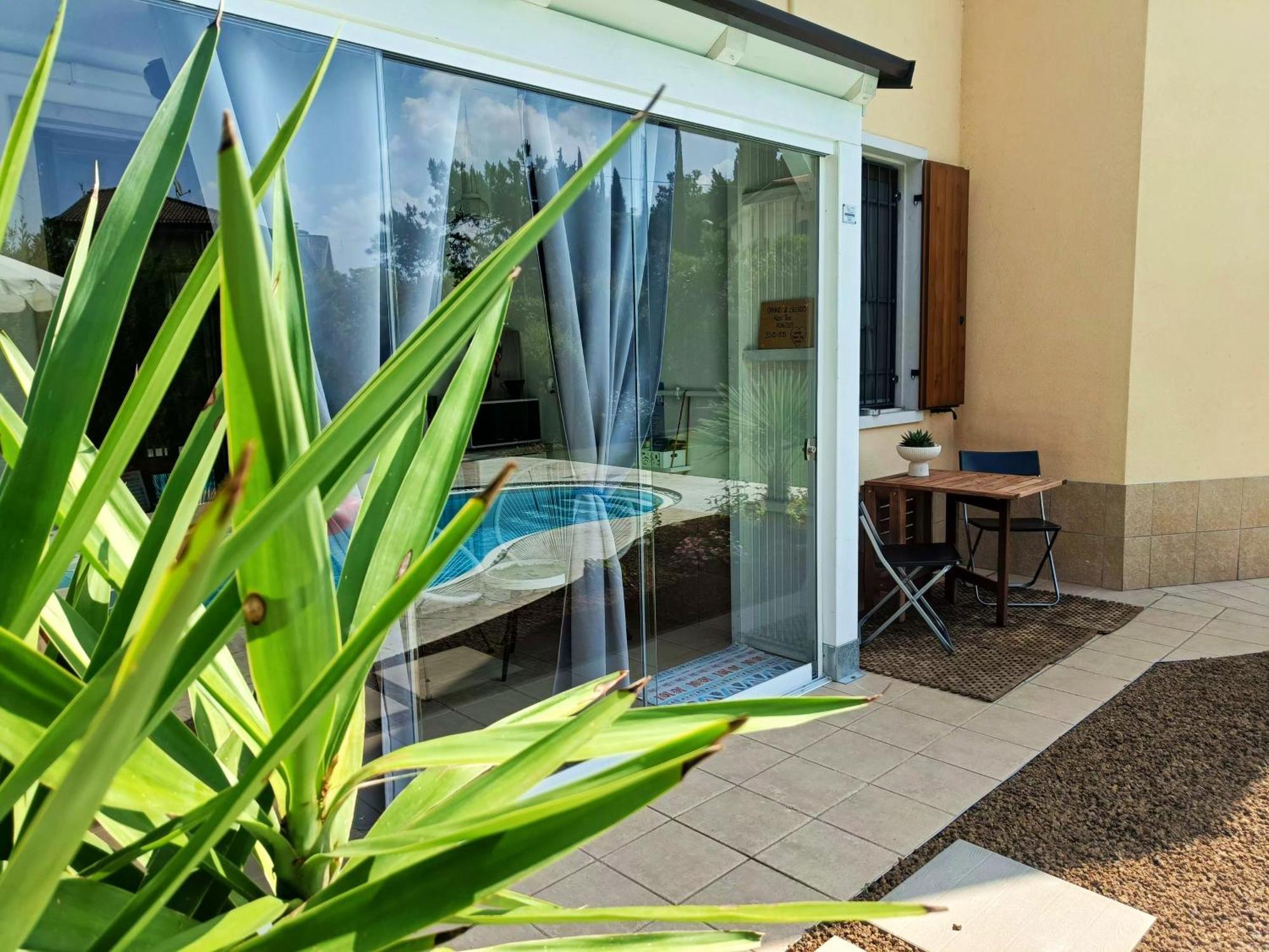 Picnic Room And Pool Castelnuovo del Garda Bagian luar foto