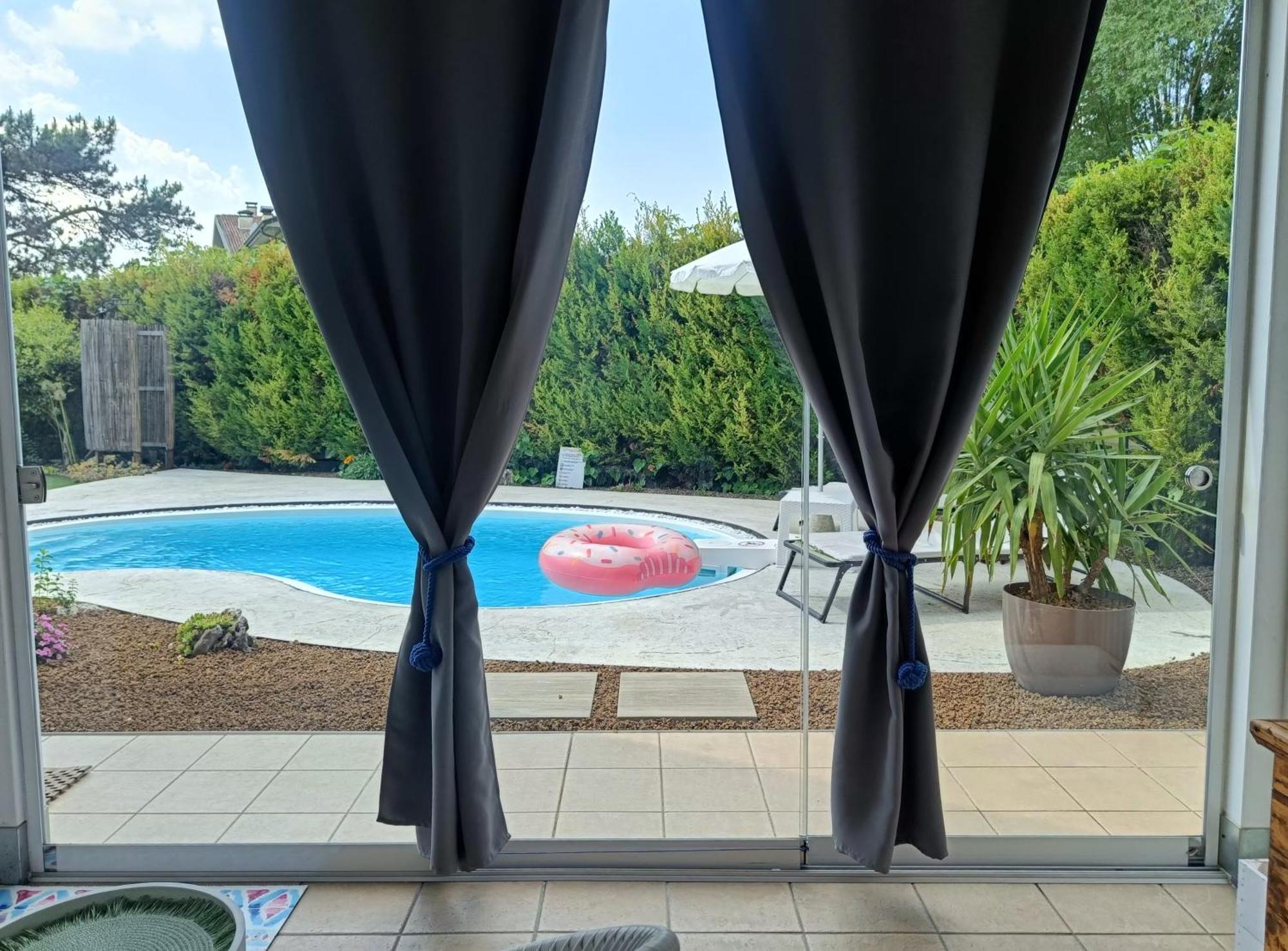 Picnic Room And Pool Castelnuovo del Garda Bagian luar foto