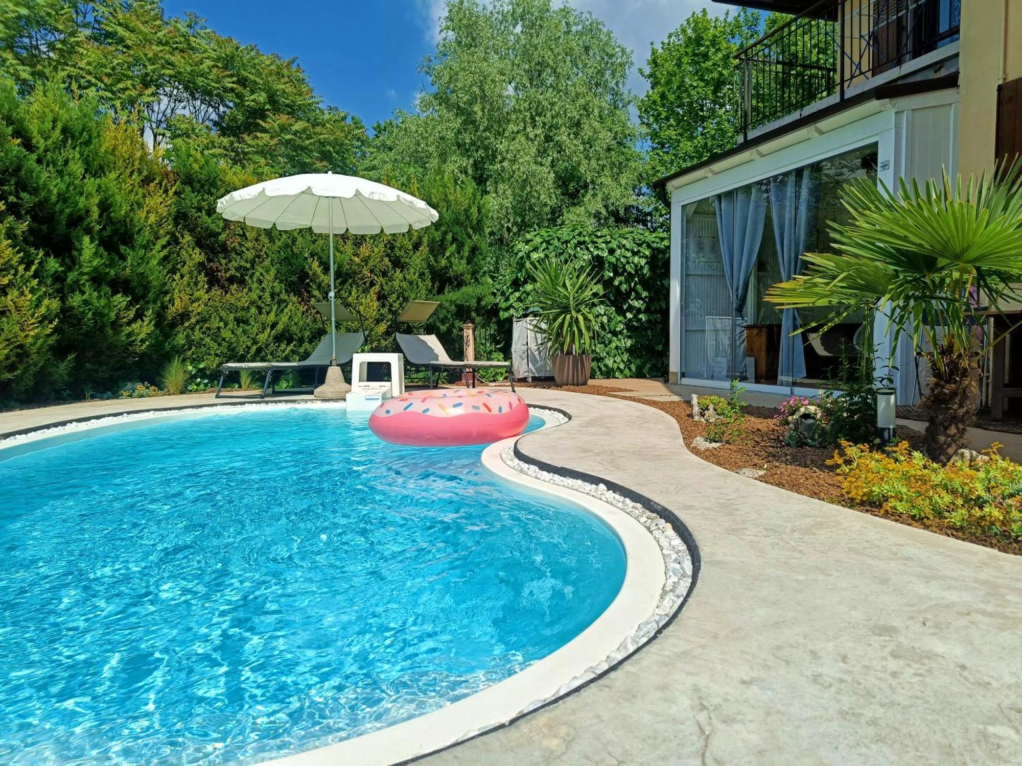Picnic Room And Pool Castelnuovo del Garda Bagian luar foto